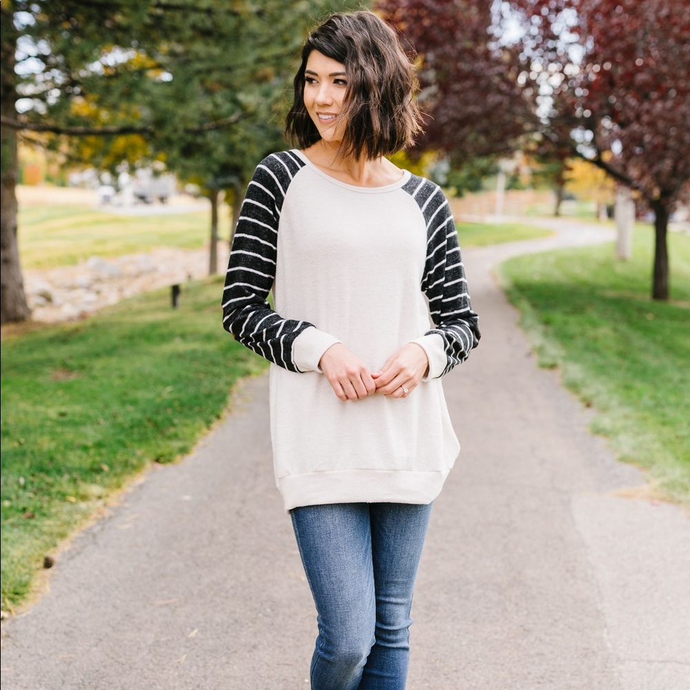 FINAL SALE❗️Suede Elbow Patch Raglan Sleeve Top - Picture 6 of 8